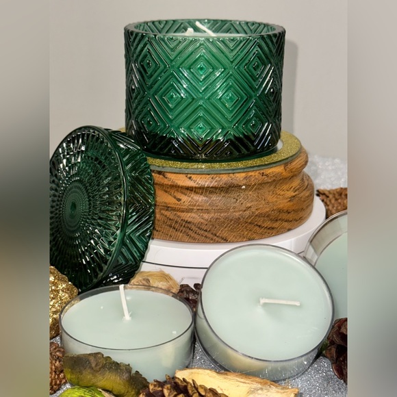 NEEDLE & SEA SALT, SCENT UNLEASHED, SOY HAND POURED SCENT CANDLES. - Picture 4 of 6